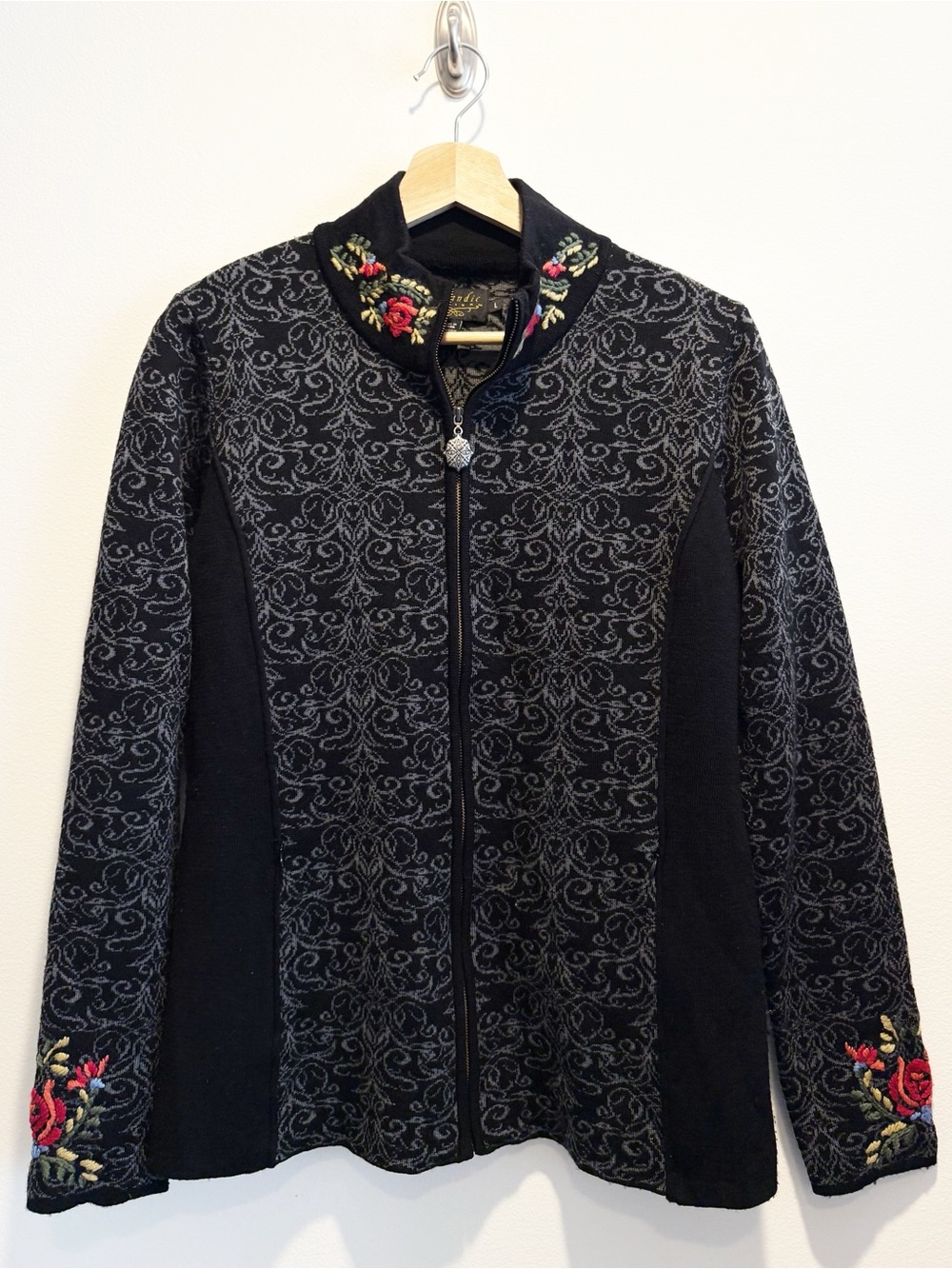 Icelandic Design || Full Zip Embroidered Wool Cardigan Sweater Floral Black L